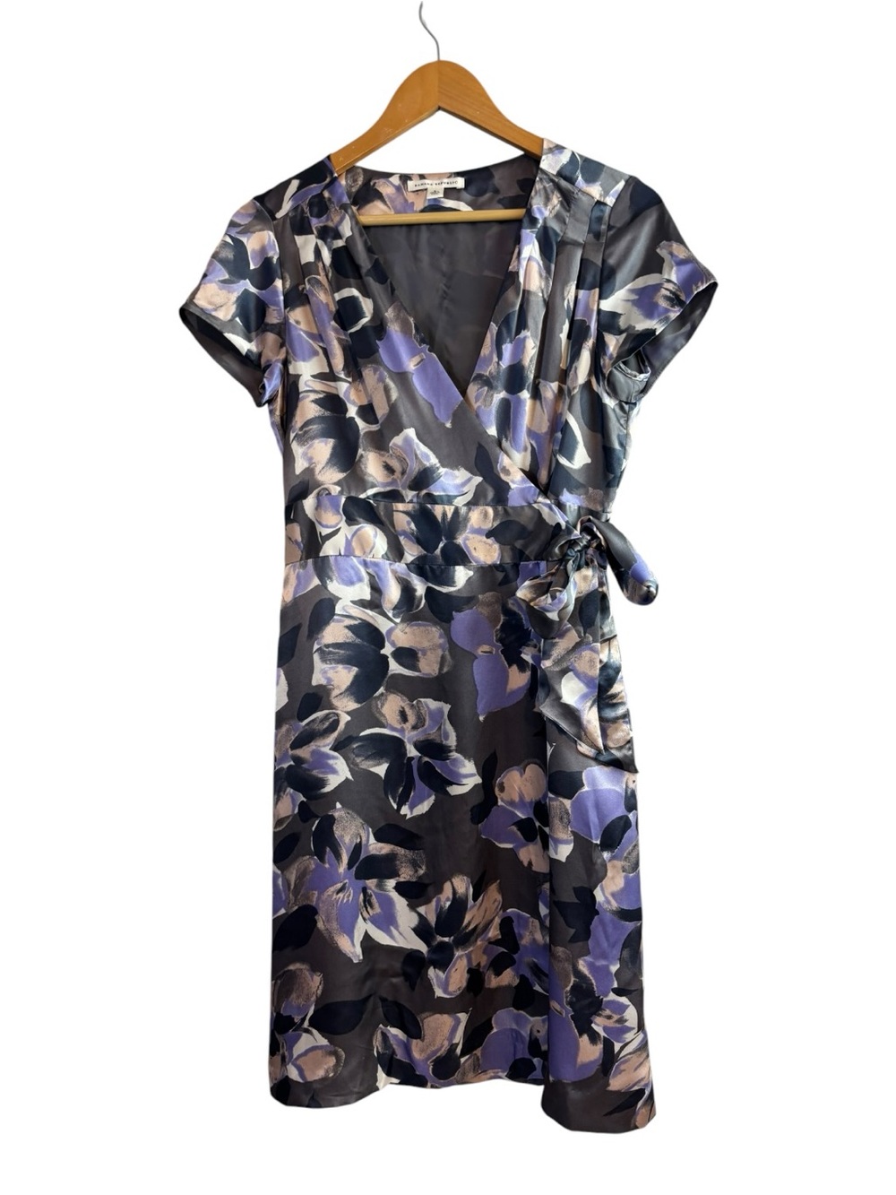 Banana Republic 100% silk wrap dress cup sleeve lined floral women’s size 6